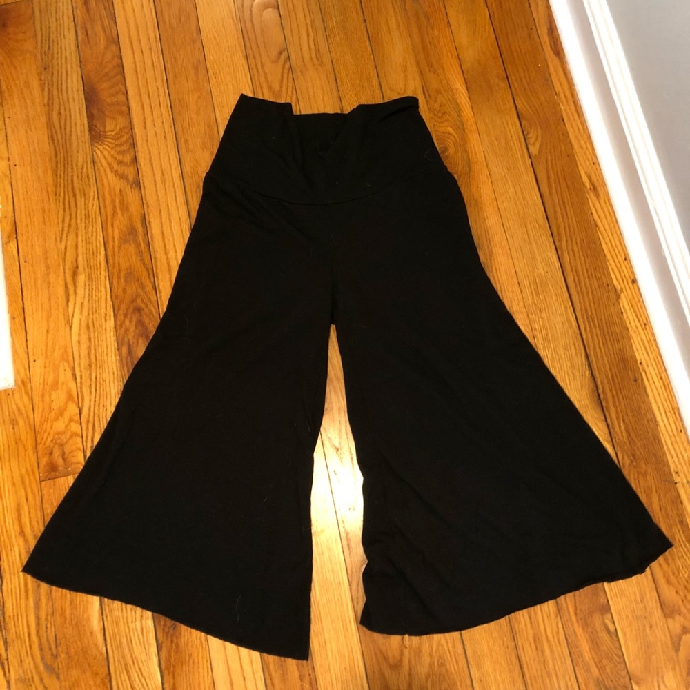 Women's Black Wide-Leg Capris with High Waist